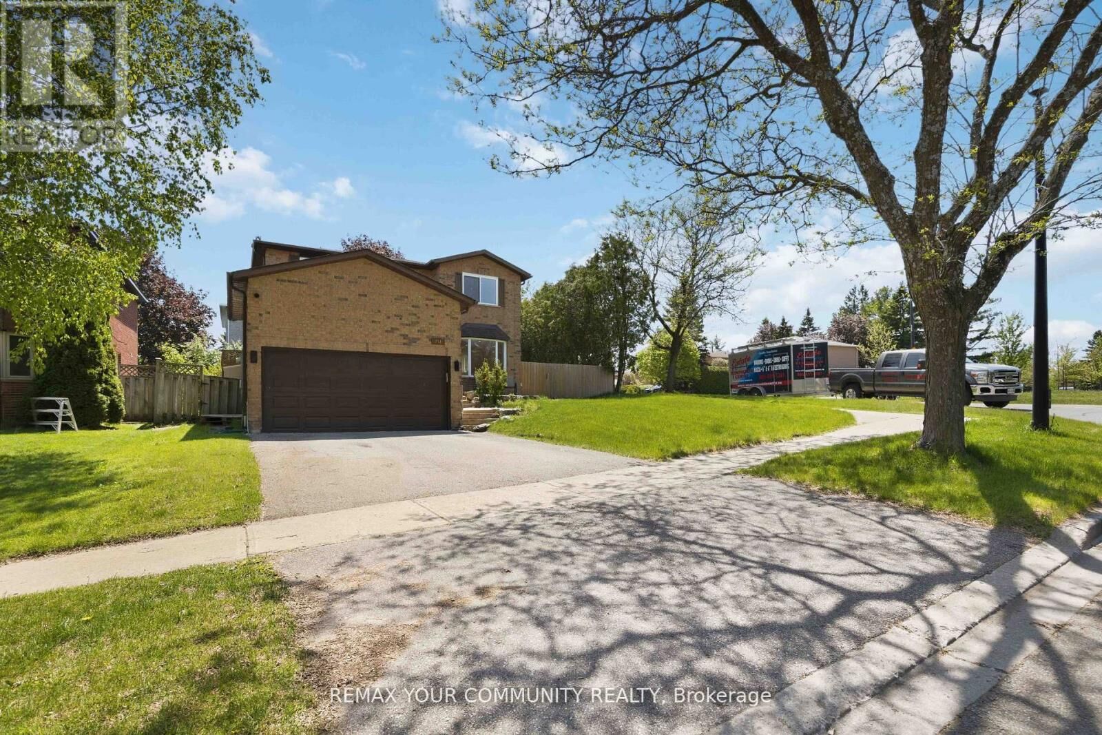 Property Photo: 251 Osmond Crescent ON L3Y 7L3