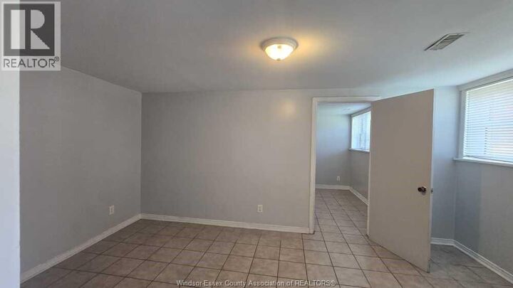 Property Photo:  805 Giles Boulevard East Lower  ON N9A 4E7 