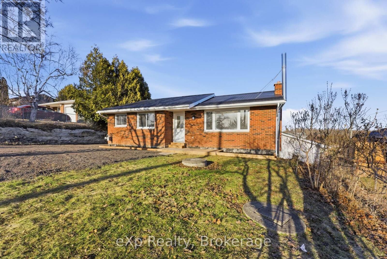 Property Photo: 696 Whites Road ON K8V 5P8