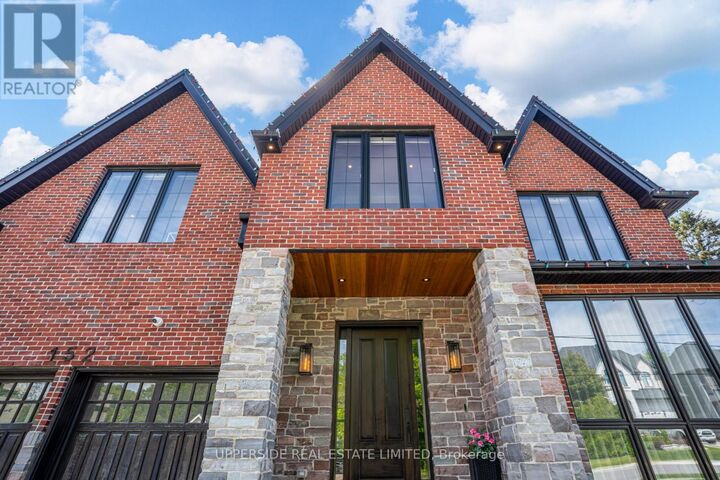 Property Photo: 152 Wells Street ON L4G 1T7