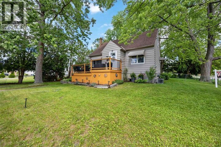 Property Photo:  738 Elizabeth Avenue  ON N7S 2V3 