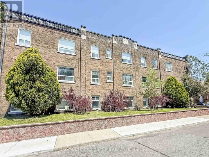 Property Photo: 394 Dovercourt Road 34 ON M6J 3E7