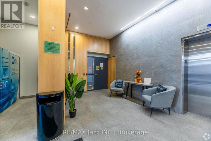Property Photo:  100 Bond Street East 1004  ON L1G 0E6 