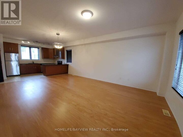 Property Photo:  215 16th Avenue 18  ON L4C 0T9 