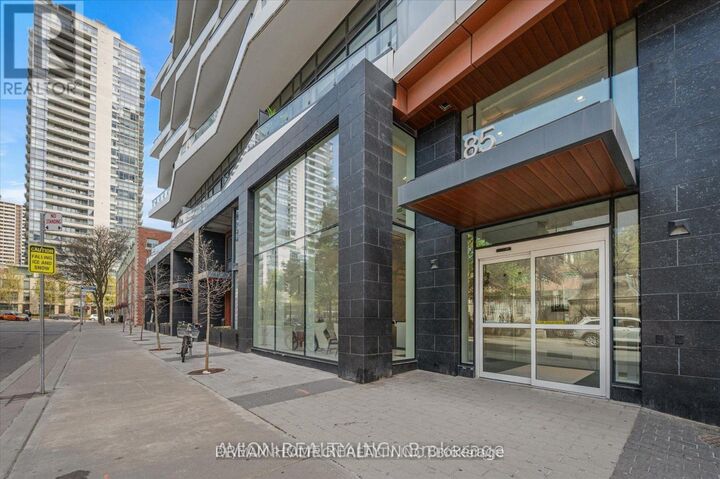 Property Photo: 85 Wood Street 1016 ON M4Y 0E8