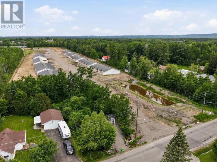 Property Photo:  3870 Queen St E  ON P6A 5K9 