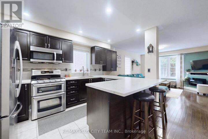Property Photo:  16 Edison Way  ON L1R 0M3 