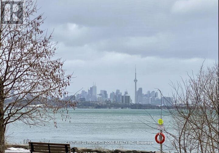 Property Photo:  38 Annie Craig Drive 2207  ON M8V 0G9 