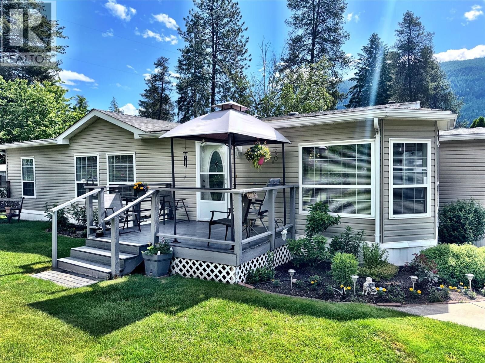 Property Photo: 500 16th Avenue 50 BC V0G 1G0