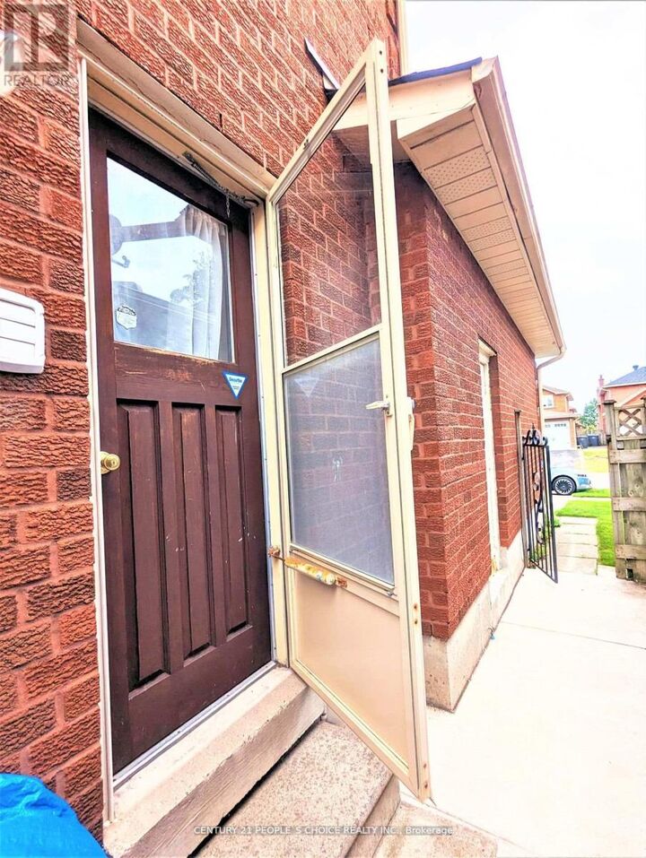 Property Photo: 485 Greenpark Crescent Bsmt ON L5B 3P4