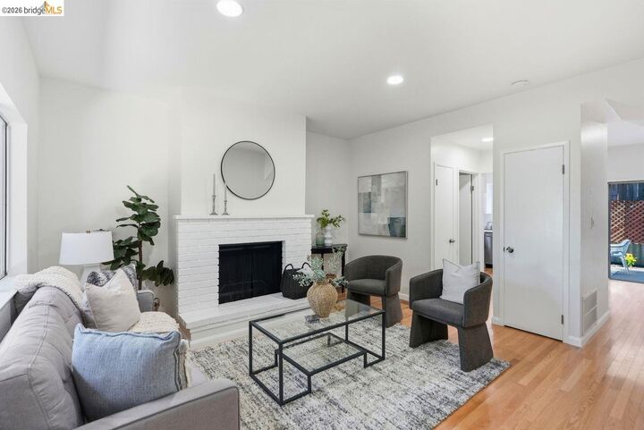 Property Photo:  3800 Maybelle Ave 7  CA 94619 
