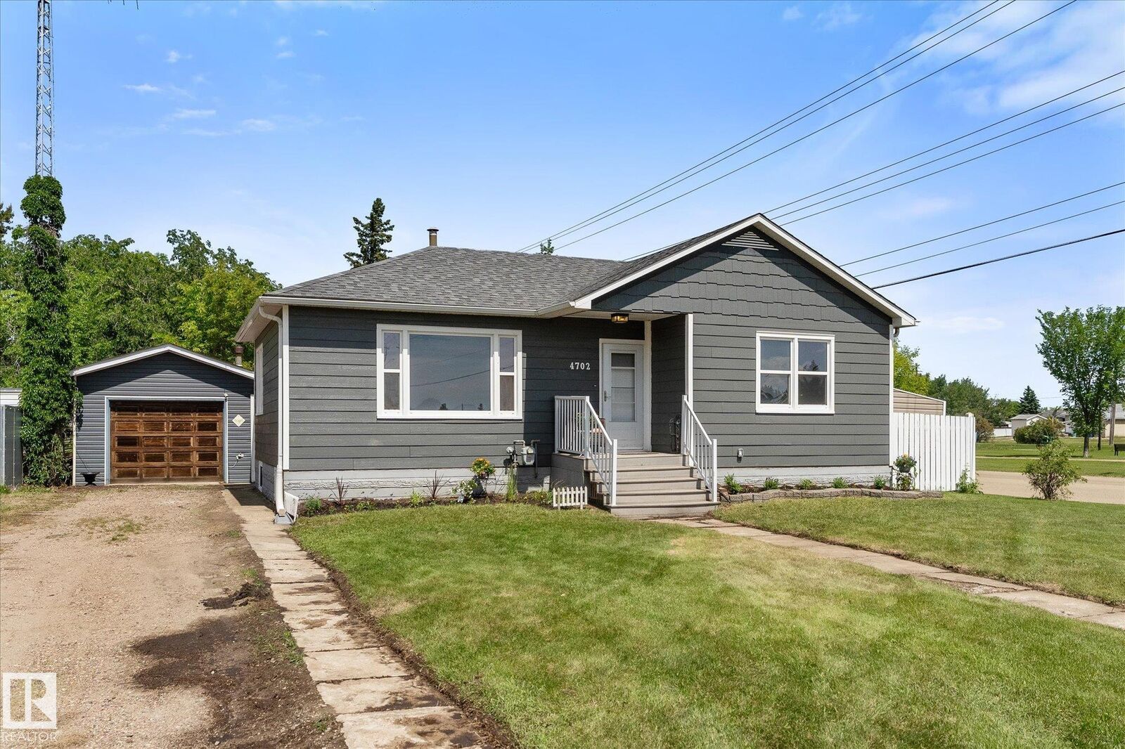 Photo de la propriété:  4702 54 A Avenue  AB T9C 1G2 