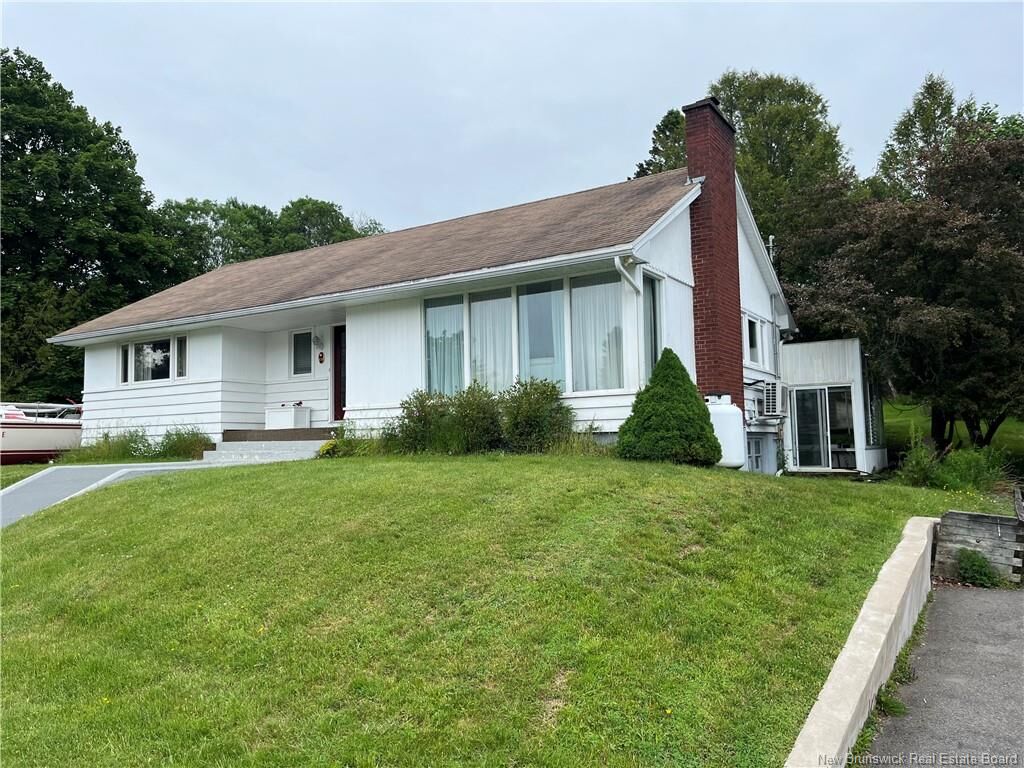 Property Photo:  170 Kennebecasis Drive  NB E2K 2G3 