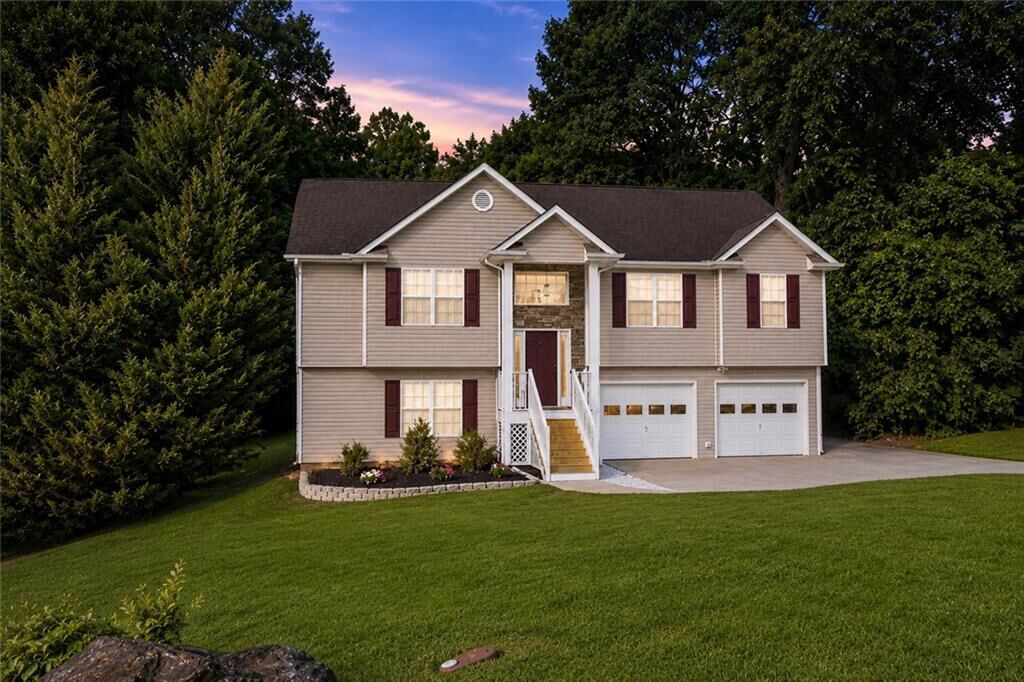 Property Photo:  114 Waterbury Lane  GA 30517 