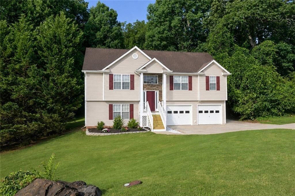 Property Photo:  114 Waterbury Lane  GA 30517 