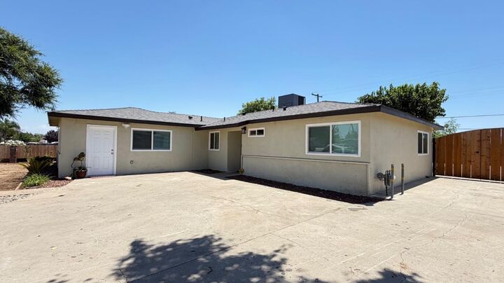 Property Photo: 5326 E Clay Avenue CA 93727