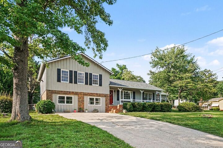 Property Photo: 1117 Malibu Drive GA 30066