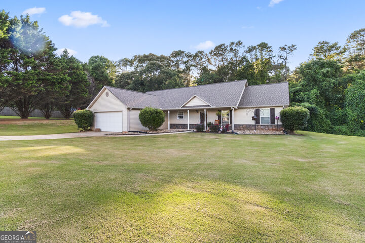Property Photo: 122 Bower Court GA 30680