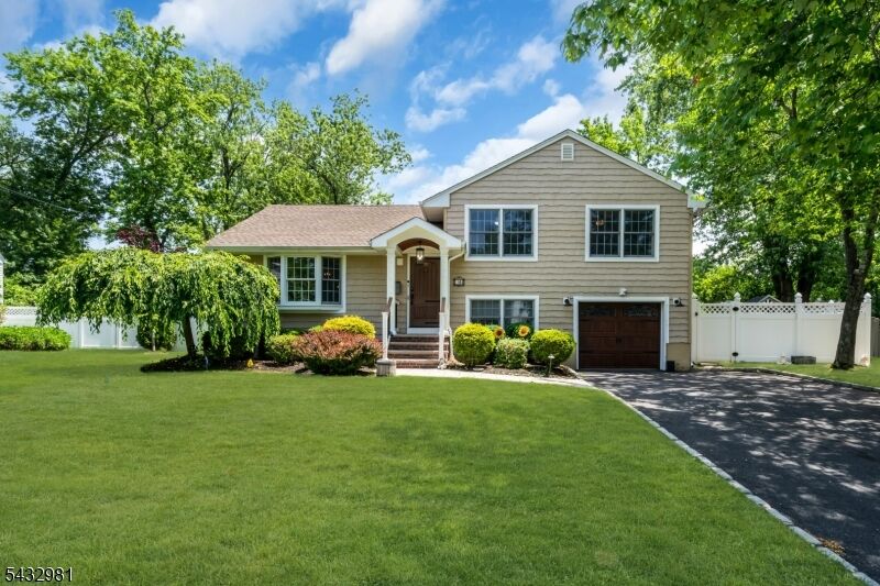Property Photo:  10 Deborah Way  NJ 07023 