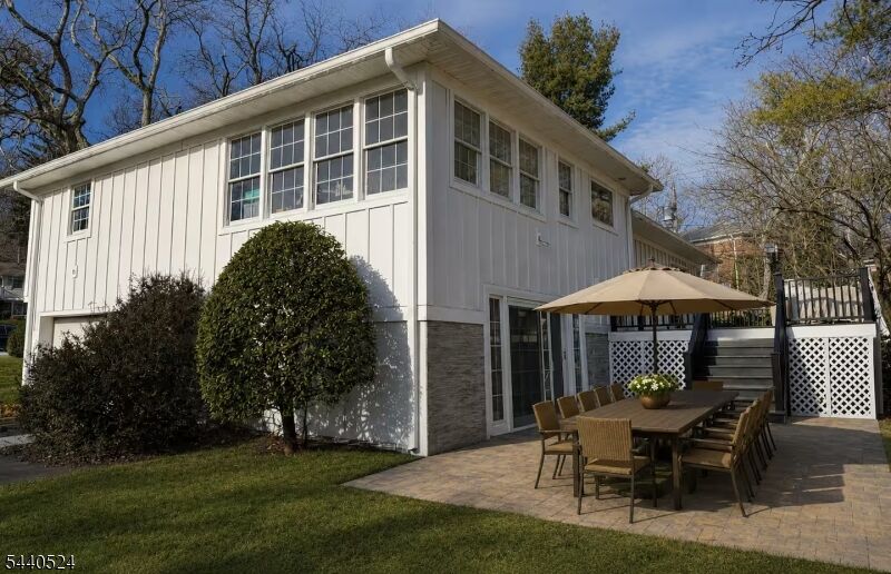 Property Photo:  9 Crestview Ct  NJ 07042 