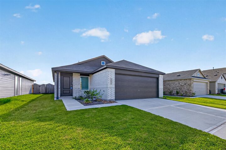 Property Photo: 10811 Bird Of Paradise Lane TX 77016