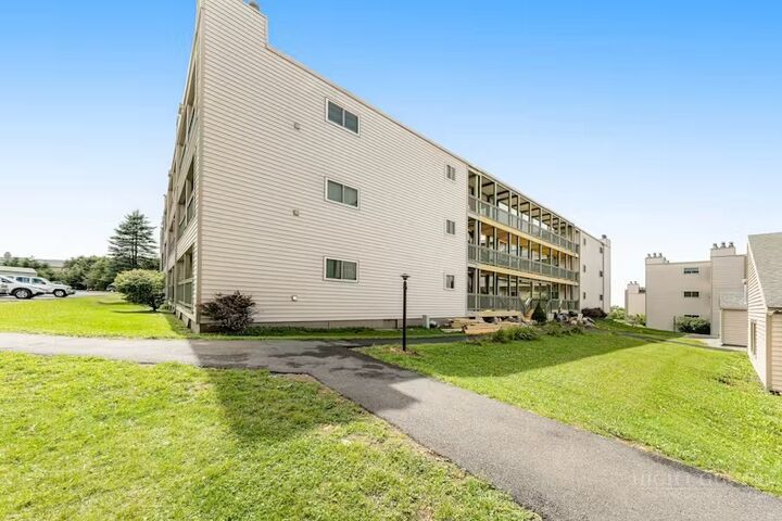 Property Photo: 301 Pinnacle Inn Road 3209 NC 28604