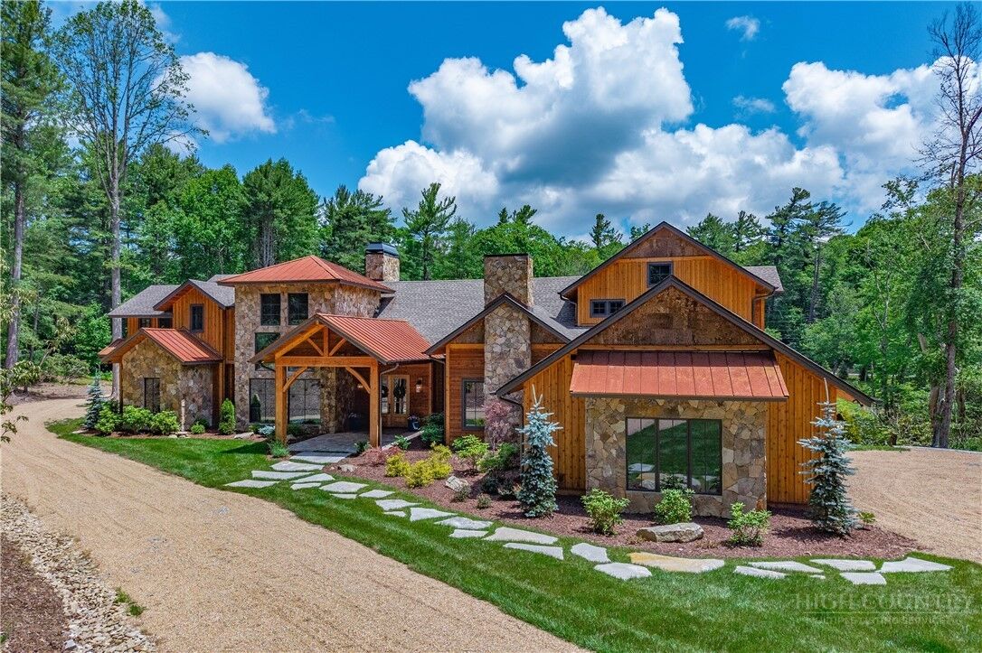 Property Photo:  1194 Laurel Lane  NC 28605 