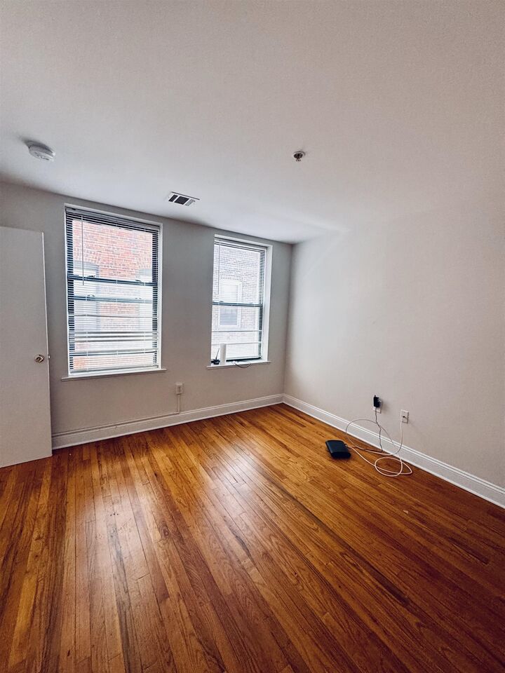 Property Photo:  146 Virginia Ave 302  NJ 07304 