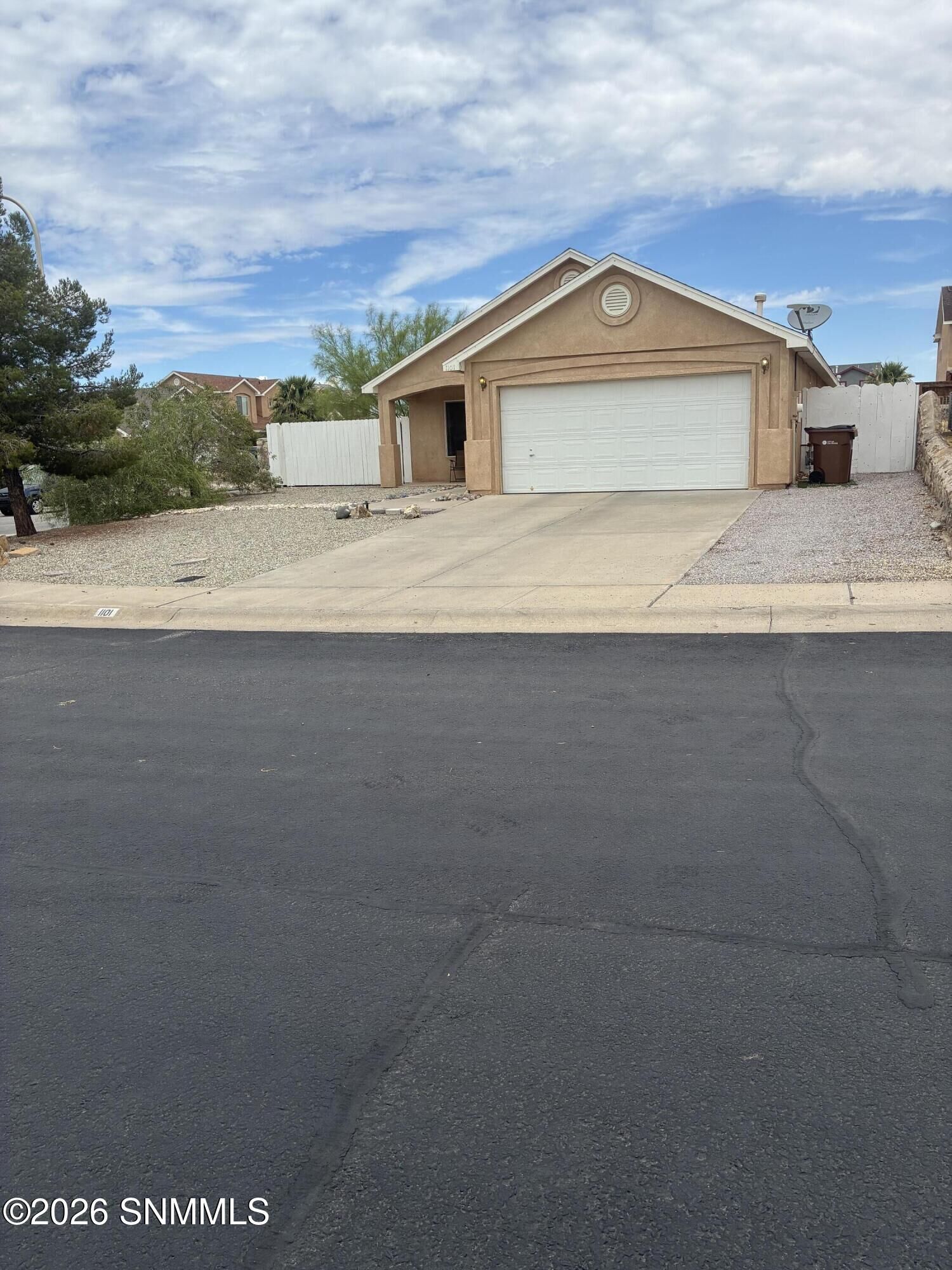 Property Photo:  1101 Kilbourne Hole Drive  NM 88012 