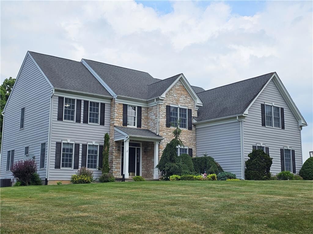 Property Photo: 115 Fox Run PA 18042