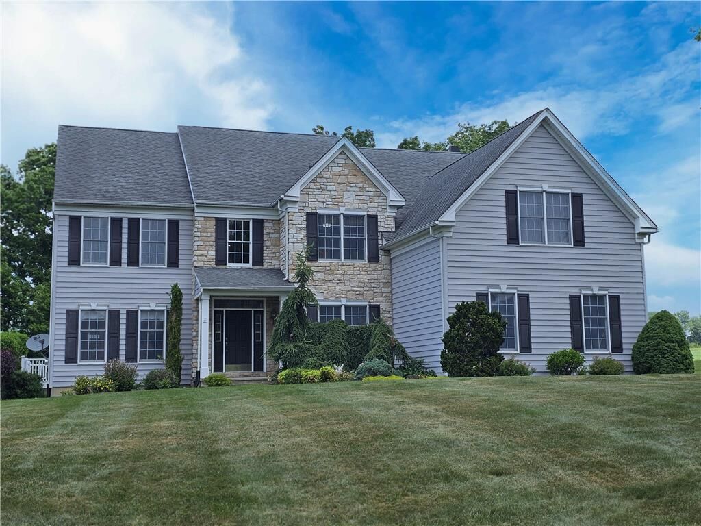 Property Photo: 115 Fox Run PA 18042