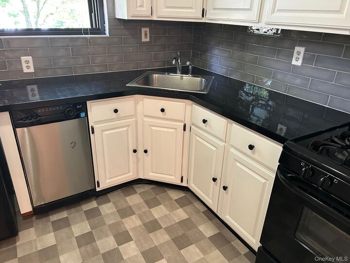 Property Photo: 284 Sneden Place W 284 NY 10977