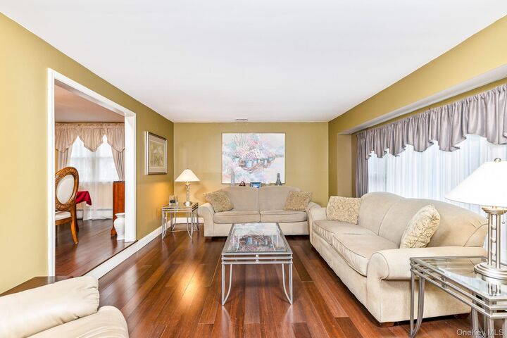 Property Photo:  19 Knoll Lane  NY 11787 