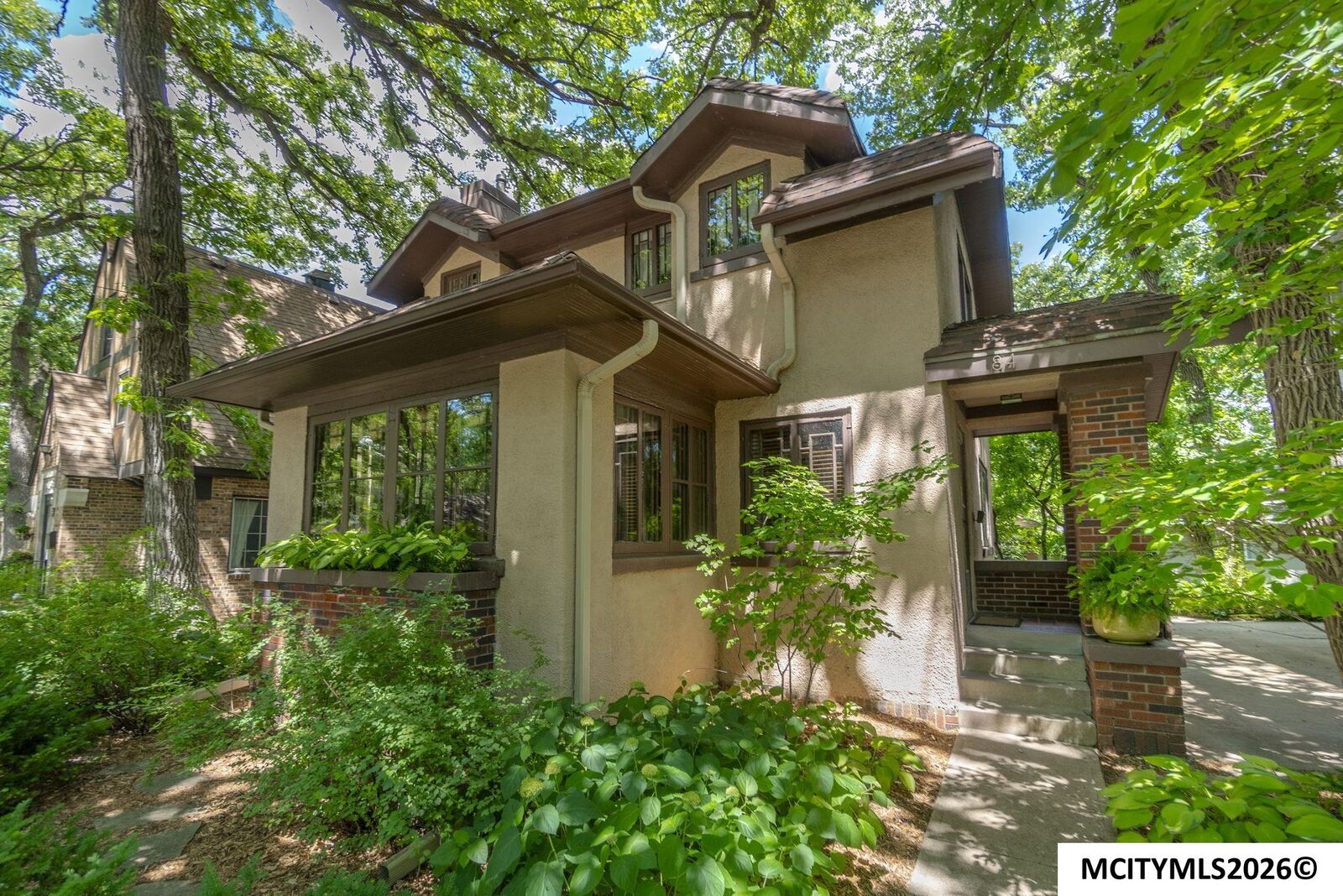 Property Photo: 84 Linden Dr IA 50401