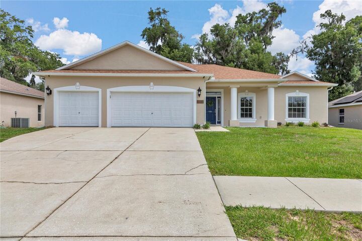 Property Photo: 3115 NE 25th Street FL 34470