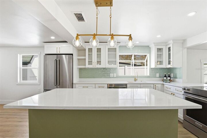 Property Photo:  301 81st Avenue NE  FL 33702 