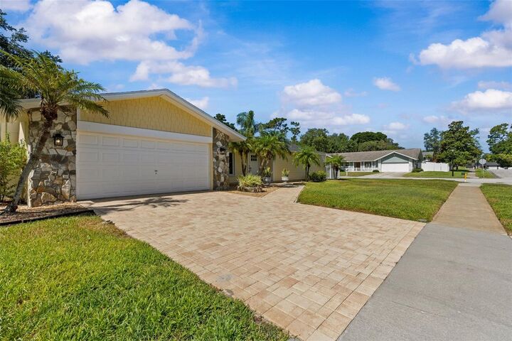 Property Photo:  2828 Bridlewood Court  FL 34683 