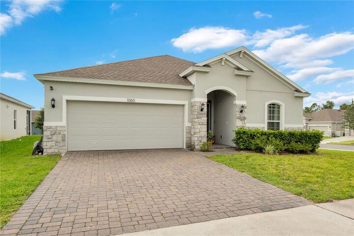 Property Photo:  1065 Chelan Falls Drive  FL 32724 