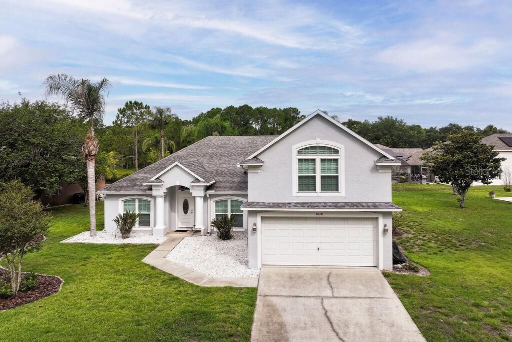 Property Photo: 1018 Grand Reserve Drive FL 33837