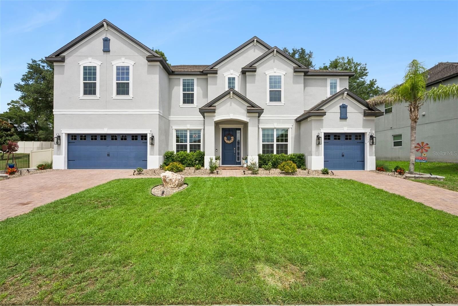 Property Photo: 3113 Pinenut Drive FL 32712