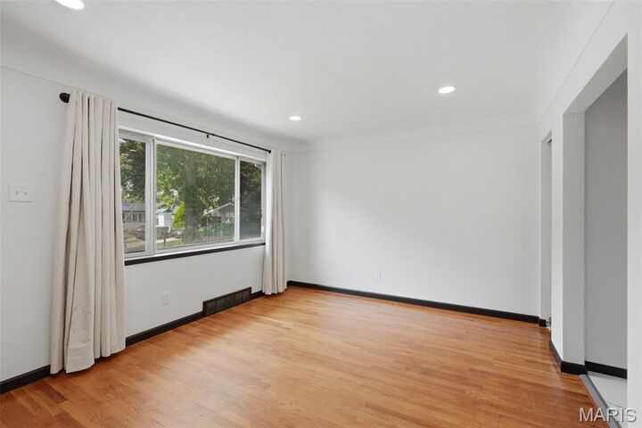 Property Photo:  10230 Lynncrest Court  MO 63136 