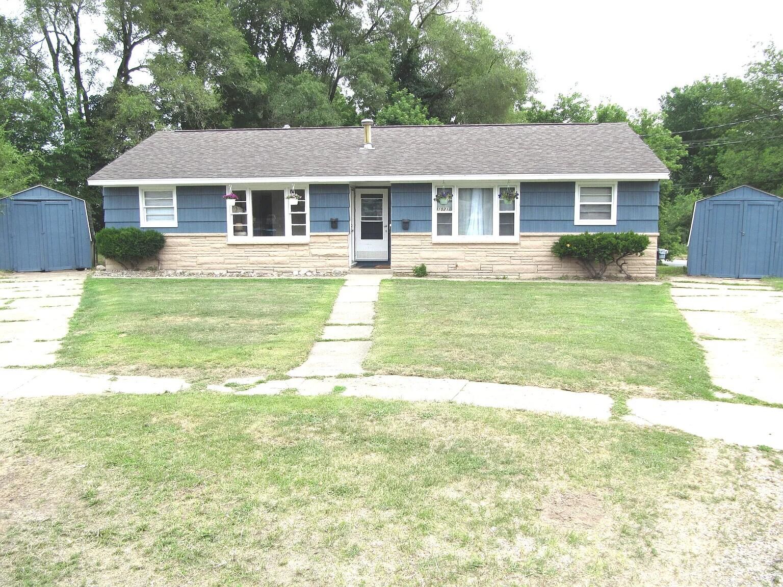 Property Photo: 1021 Avondale Circle MI 49048