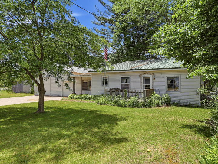 Property Photo:  435 N Perry Street  MI 49305 