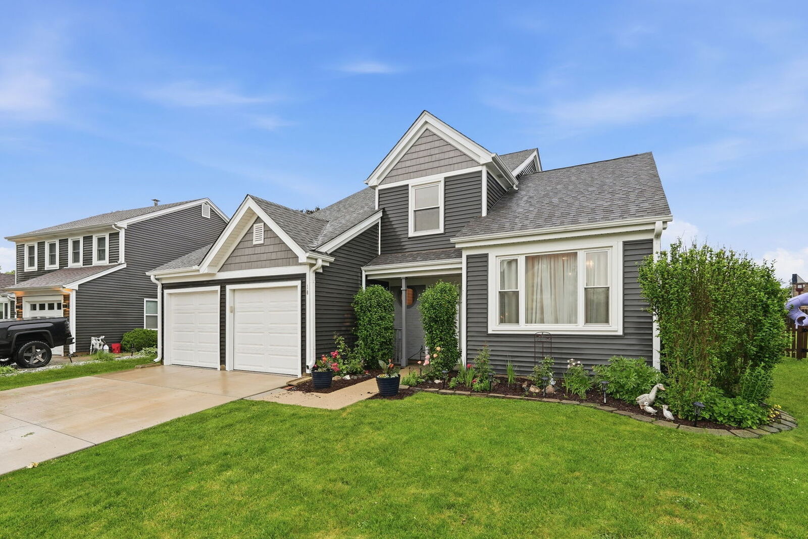 Property Photo:  10 Washington Court  IL 60107 