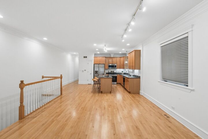 Property Photo: 1810 W Armitage Avenue 1E IL 60622