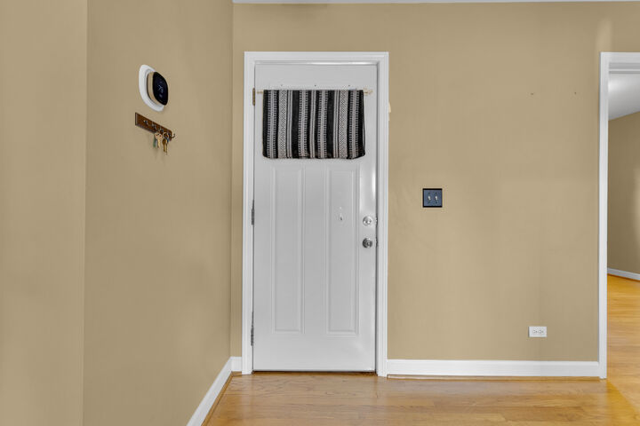 Property Photo:  4441 W Ainslie Street 2  IL 60630 