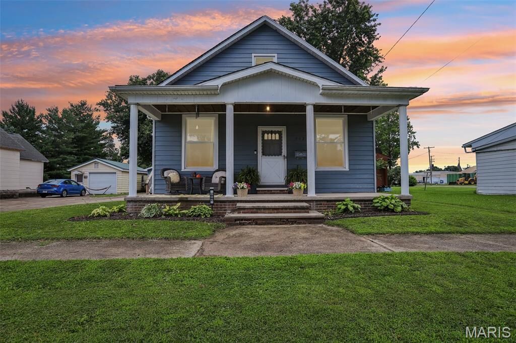 Property Photo: 402 E Ryder Street IL 62056