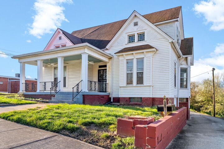 Property Photo:  222 Union St B  TN 37040 