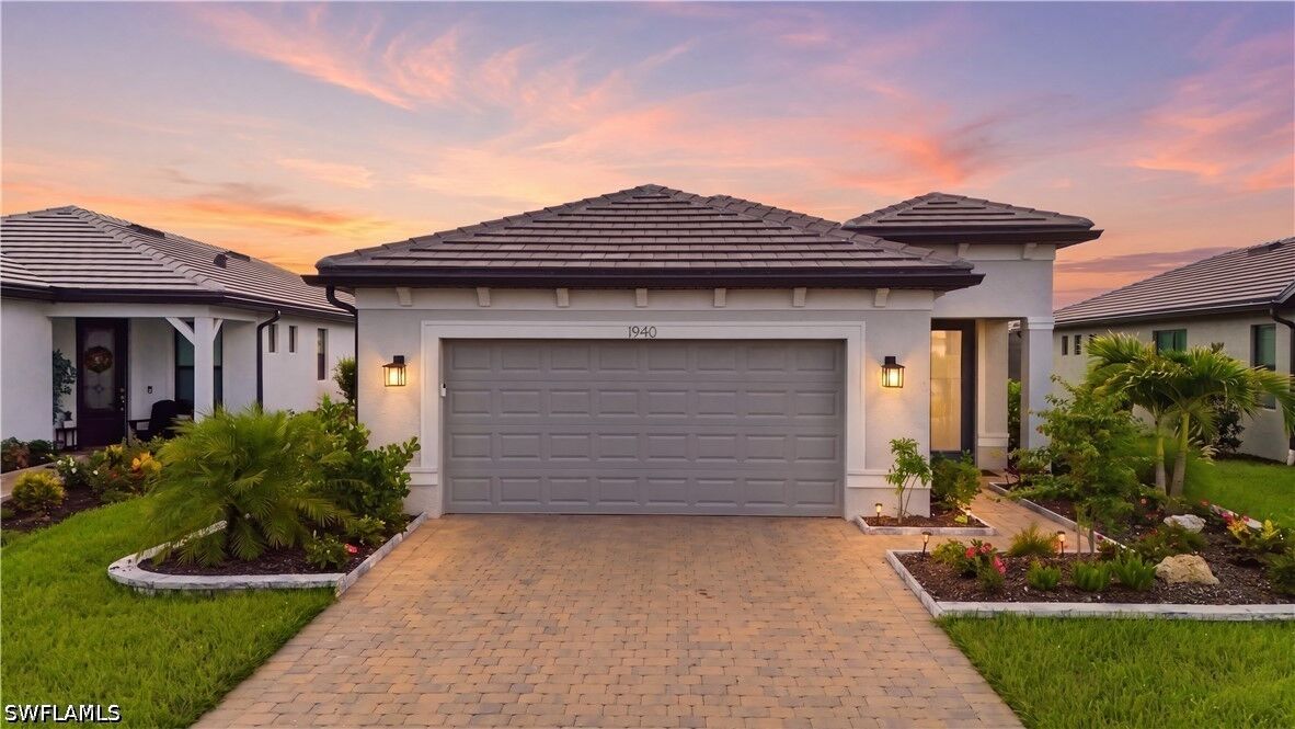 Property Photo: 1940 Sierra Court FL 34120
