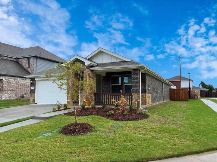 Property Photo: 1204 Blue Ridge Place TX 75189